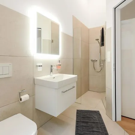 Profis - Die Zimmer 3*
